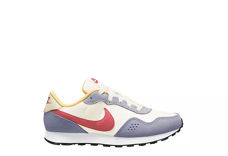 Nike Girls Valiant Sneaker - Ivory 2 Nike Girls Valiant Sneaker - Ivory - Image 2